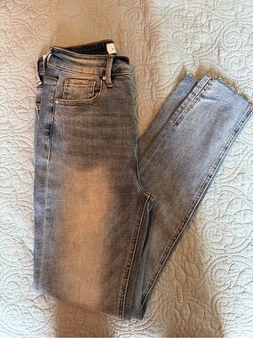 RISEN Jeans Size 3/26 High Rise Relaxed Skinny Raw Hem Ankle Slit Denim